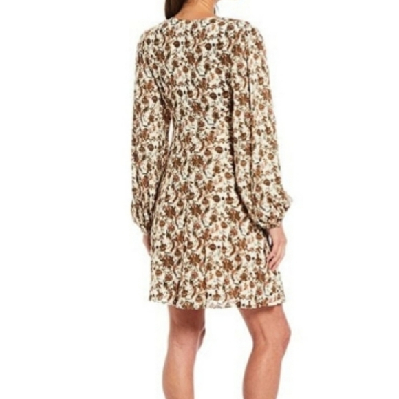 GIBSON Latimer Twist Front Long Sleeve Crepe Floral Dress - Picture 2 of 8